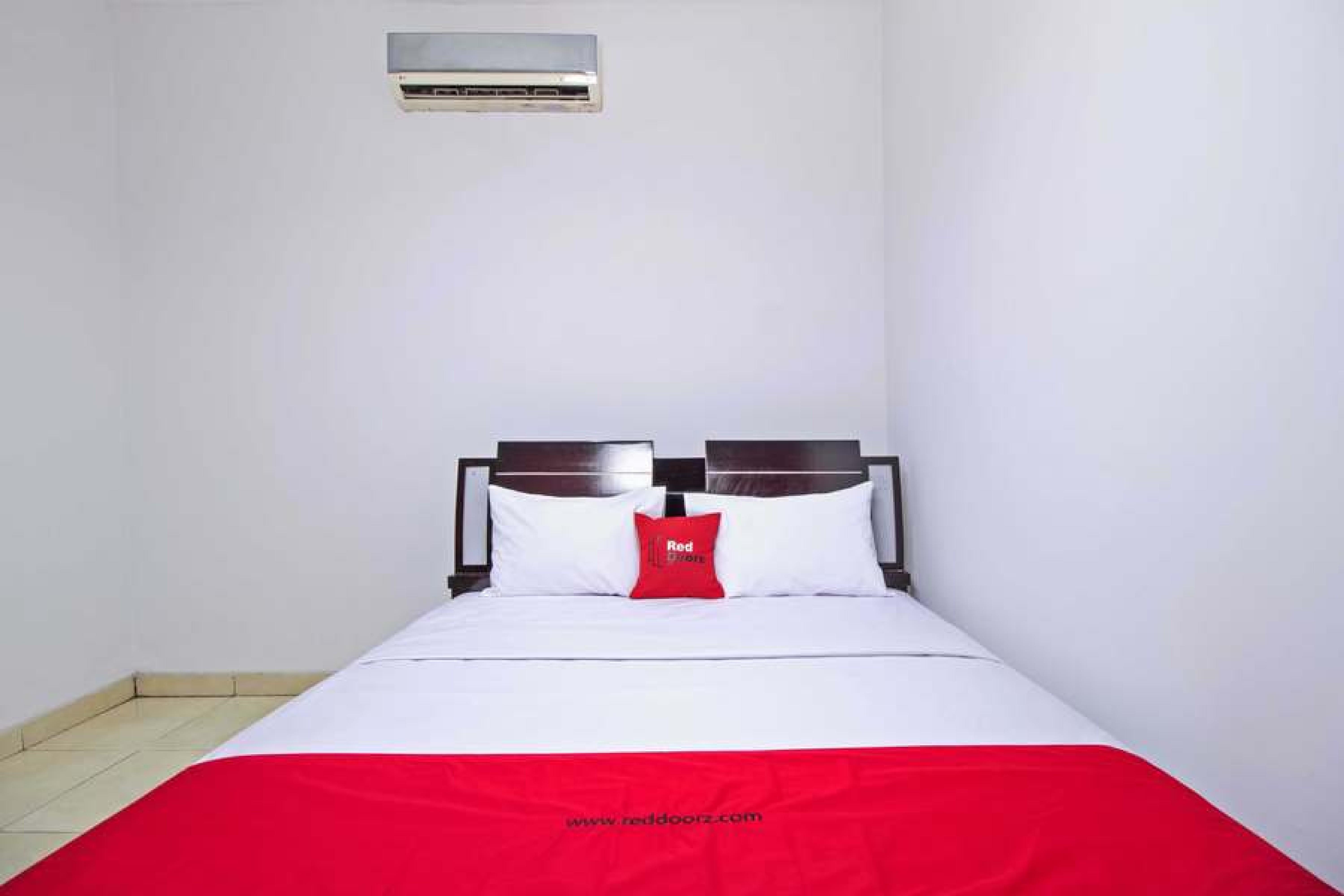 Reddoorz @ Pangeran Antasari 2 Hotel Cilandak  Exterior photo