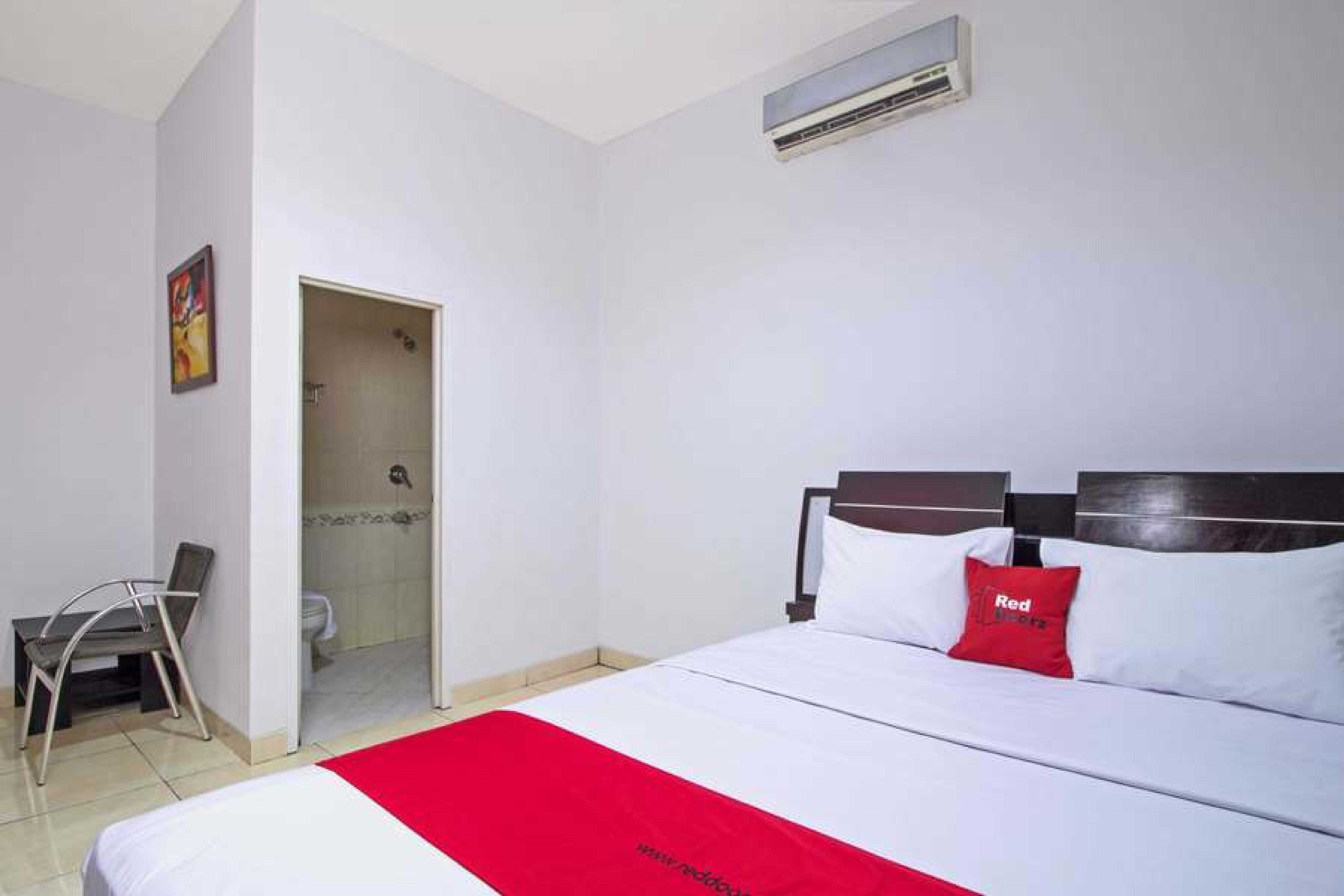 Reddoorz @ Pangeran Antasari 2 Hotel Cilandak  Exterior photo