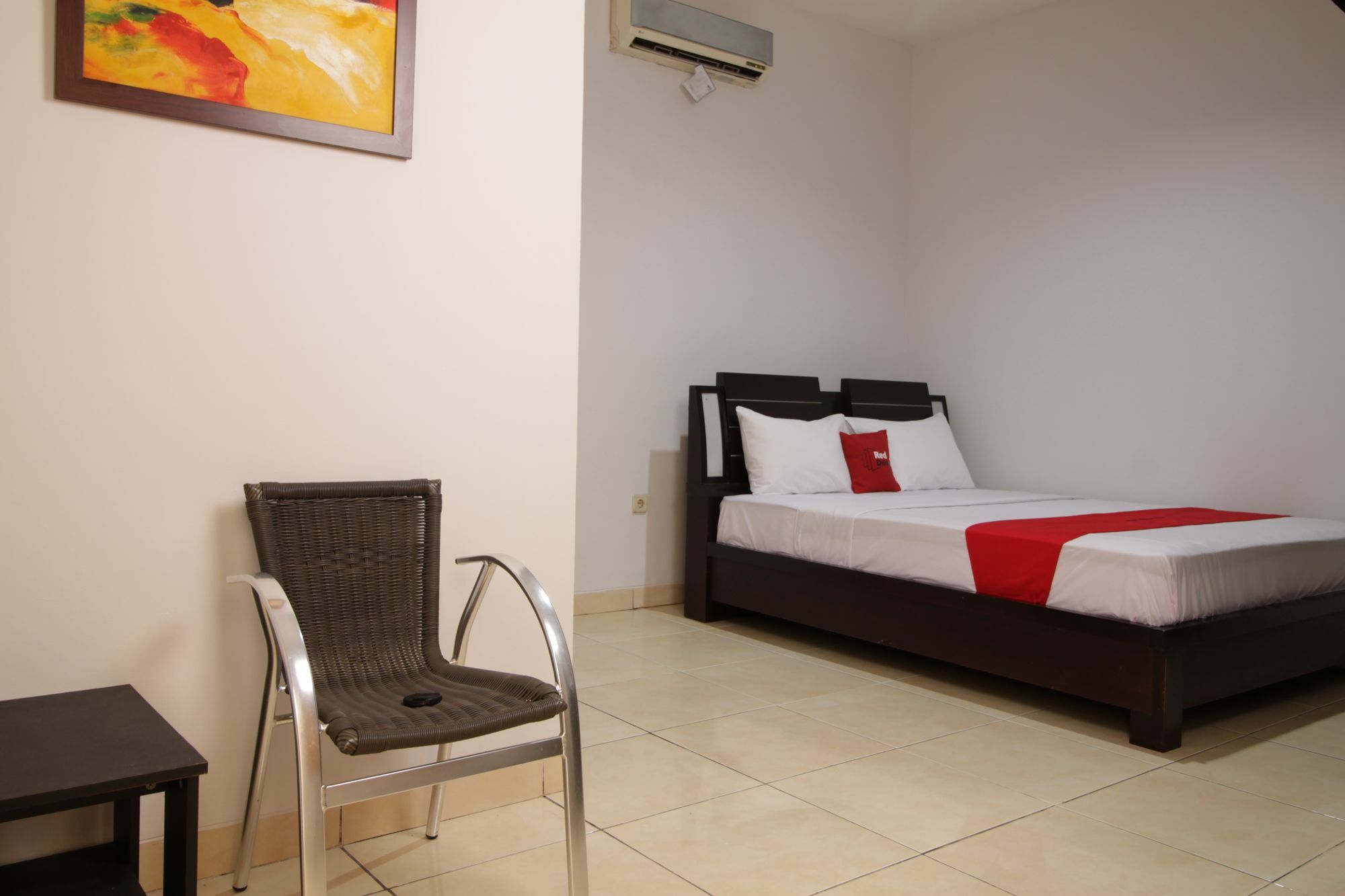 Reddoorz @ Pangeran Antasari 2 Hotel Cilandak  Exterior photo